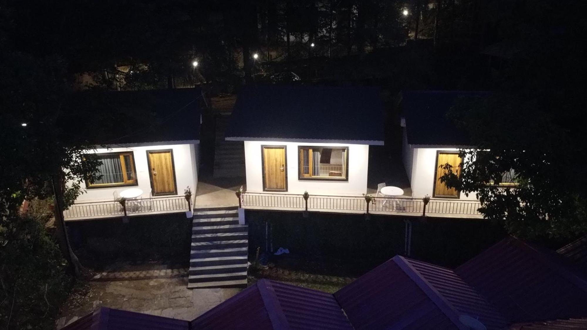Oakwood Hamlet Resort Шимла Экстерьер фото